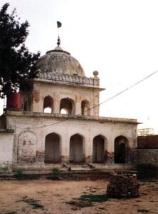 सरोवर को दफनाया गया, जमीन पर अतिक्रमण किया गया, ‘पीर’ कब्र का निर्माण किया गया: विभाजन के बाद से कैसे ऐतिहासिक लाहौर गुरुद्वारा बंद हुआ