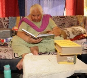 न्यूज़मेकर ऑफ़ द वीक: 74 साल की उम्र में, विद्वान-इतिहासकार अमरजीत कौर ने अपनी साहित्यिक यात्रा जारी रखी