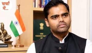 पिता बड़े नेता, फिर भी लंदन में की वेटर और बर्तन धोने की नौकरी… कौन हैं चर्चा में आए सपा के दलित सांसद पुष्पेंद्र सरोज?