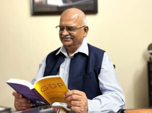 यूपी के पूर्व मुख्य सचिव आलोक रंजन ने कहा कि जीडीपी से परे देखिए, नागरिकों की खुशियों को प्राथमिकता दें