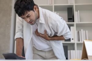 17 से 35 साल के 73 मरीजों को स्वास्थ्य योजना के तहत कैशलेस इलाज मिलने से युवाओं को दिल का खतरा बढ़ रहा है
