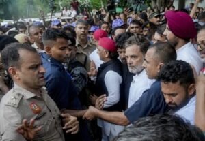 विपक्ष विभाजित? राहुल के विरोध में अखिलेश सीजेपी के नेताओं पर केजरीवाल, पवार