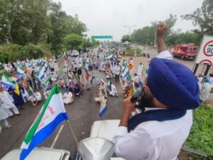 तस्वीरों में: शंभू के पास हरियाणा-पंजाब बॉर्डर पर किसानों का प्रदर्शन