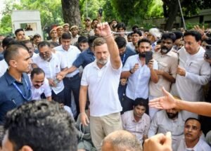 पीएम मोदी के घर के बाहर कांग्रेस के धरने पर आम आदमी पार्टी ने साधा तंज, कहा- राहुल गांधी सीजेपी के प्रदर्शन को कमजोर कर रहे हैं