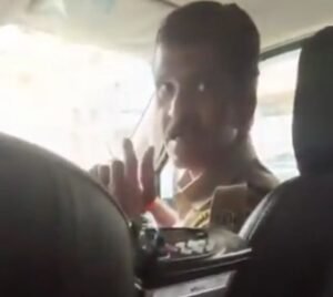 सीजेपी प्रदर्शनकारियों को धमकी देने पर मुंबई पुलिस वाले को फटकाया गया, ‘ड्रग्स केस में फंसाऊंगा’। देखिए वायरल वीडियो