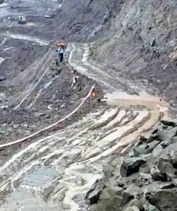 नूरपुर के वार्ड-2 में बाईपास का काम कीचड़ भरे दलदल में बदल गया