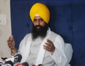 ब्रिटेन के पंजाब के युवाओं ने अकाल तख्त के जत्थेदार गर्गज से मुलाकात की, भारत लौटने के लिए मांगी मदद