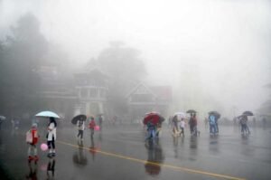 हिमाचल में और अधिक बारिश की संभावना 134 सड़कें बंद, बाढ़ की चेतावनी जारी