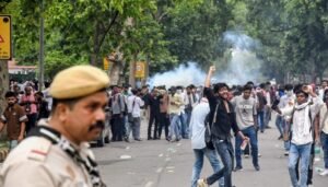 नीट पेपर लीक प्रदर्शनकारियों के खिलाफ एफआईआर वापस लेने पर दिल्ली पुलिस को आधिकारिक मंजूरी का इंतजार