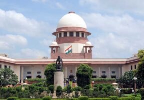 कुल्लू अधिकारियों के खिलाफ एफआईआर दर्ज करने और जांच के निर्देश देने वाले हिमाचल हाईकोर्ट के आदेश पर सुप्रीम कोर्ट ने लगाई रोक