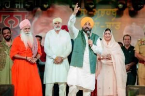 पंजाब में वास्तविक चुनावी मुद्दों पर डेरा का प्रभाव नहीं पड़ना चाहिए