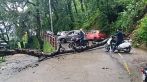 हिमाचल में भारी बारिश के कारण 179 सड़कें बंद ऑरेंज, येलो अलर्ट जारी