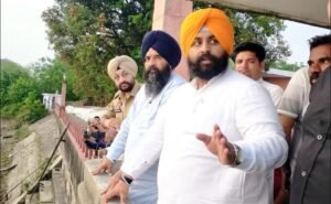 सफाई सेवकों ने पंजाब सरकार के वेतन पैकेज को किया नाराज, बेहतर वेतन और नियमितीकरण की शर्तों को मांगा