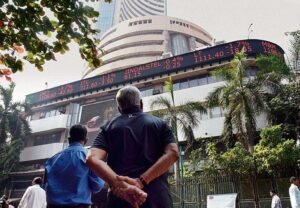 शेयर बाजारों में उछाल; एफआईआई के प्रवाह से सेंसेक्स 889 अंक उछला, निफ्टी 24,250 पर बंद