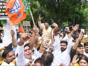 पंजाब में पेपर लीक मामले में हरजोत बैंस को बर्खास्त करने की मांग को लेकर दिल्ली भाजपा ने आप कार्यालय के बाहर किया प्रदर्शन, मांग की