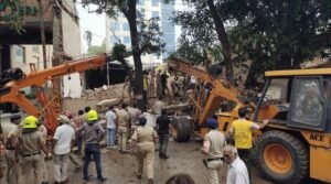 चंडीगढ़ के इंडस्ट्रियल एरिया में 2 मंजिला इमारत गिरी। 2 की मौत, 5 को बचाया गया