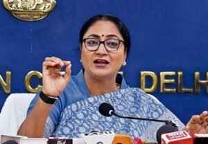 दिल्ली के मुख्यमंत्री ने जलभराव पर साधा चाबुक, कांवड़ यात्रा की तैयारियों की समीक्षा