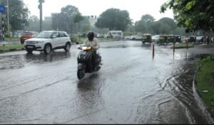 चंडीगढ़ के कुछ हिस्सों में भारी बारिश, रविवार तक बढ़ा येलो अलर्ट