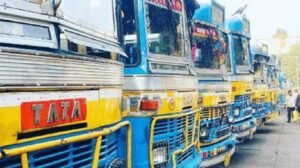 लाल, नीला, अब केसरिया: हर नई सरकार के साथ कोलकाता की बसें कैसे बदल गई हैं