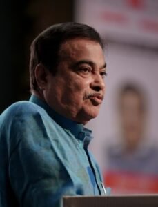 2 साल में बनकर तैयार हो जाएगा दिल्ली-मुंबई एक्सप्रेस-वे यात्रा का समय घटाकर 12 घंटे किया जाएगा: गडकरी