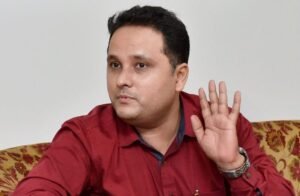 बेस्टसेलिंग लेखक अमीश त्रिपाठी और बॉलीवुड स्टार सोनम कपूर ने किताबों, पालन-पोषण और भारतीय विरासत के संरक्षण पर चर्चा करने के लिए लाइव मुलाकात की