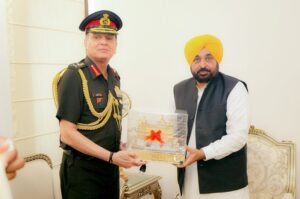 सेना प्रमुख ने पंजाब के मुख्यमंत्री से की मुलाकात, सीमा सुरक्षा, नागरिक-सैन्य तालमेल पर चर्चा की