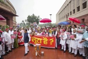 झारखंड पुलिस की कार्रवाई, राम मंदिर दान के मुद्दे पर संसद के बाहर एनडीए-इंडिया ब्लॉक के सांसदों के बीच आमने-सामने