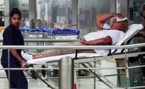 फुकेत-दिल्ली फ्लाइट के डर: क्रू ने की शिकायत की एयर इंडिया का पायलट फर्श पर बैठा, धूम्रपान करने की कोशिश की