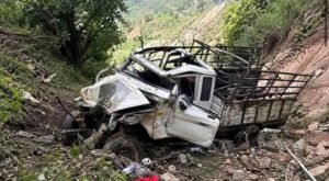 अंतिम संस्कार के रास्ते में, शव ले जा रहा वाहन सिरमौर में खाई में गिर गया; चार की मौत, नौ घायल