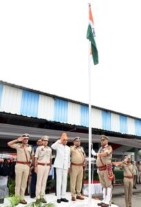 हरियाणा के राज्यपाल घोष ने जगाधरी में फहराया राष्ट्रीय ध्वज उन्होंने कहा कि भारत विकसित राष्ट्र के दर्जे की ओर बढ़ रहा है