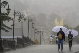 हिमाचल में मूसलाधार बारिश से जनजीवन अस्त-व्यस्त हो गया है, 118 सड़कें ठप 5 जिलों में ऑरेंज अलर्ट