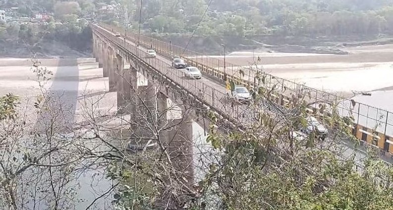 देहरा गोपीपुर में पुराने ब्यास पुल पर 20 टन की भार सीमा लगाई गई