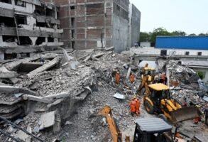 दिल्ली: साकेत बिल्डिंग हादसा, 2 रीयलटर्स के खिलाफ चार्जशीट दाखिल