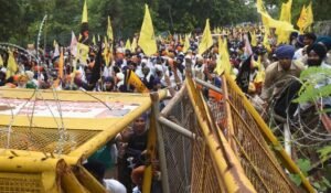 सिमरनजीत मान को गिरफ्तार कर लिया गया है। चंडीगढ़ में कौमी इंसाफ मोर्चा के आंदोलन में हिंसक होने के बाद उसके बेटे समेत 21 लोगों के खिलाफ मामला दर्ज