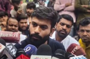 सीजेपी के संस्थापक दीपके ने राजनेताओं से कहा, ‘अपने बच्चों को एक दिन के लिए गांव के स्कूलों में भेजें ताकि वे ग्रामीण छात्रों की दुर्दशा जान सकें