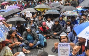 झारखंड नौकरी परीक्षा: 26वें दिन भी प्रदर्शनकारियों ने रोका, मुद्दों को सुलझाने के लिए सरकार को दो महीने का समय