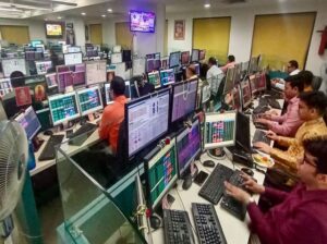 सेंसेक्स 183 अंक टूटा, निफ्टी 24,207.75 अंक पर गिरा