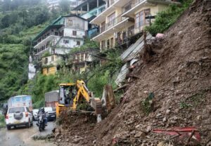 हिमाचल प्रदेश में 82 सड़कें बंद हैं। 1 सितंबर तक जारी रहने की संभावना