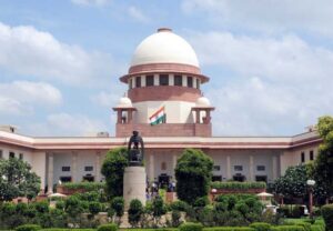 सुप्रीम कोर्ट में दायर जनहित याचिका में राजस्थान और यूपी के सरकारी स्कूलों में प्रवेश पर लगी पाबंदियों को चुनौती दी गई