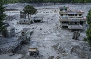 नेपाल में अचानक आई बाढ़, मरने वालों की संख्या बढ़कर 469 हुई विदेशियों सहित हजारों लोग अभी भी लापता हैं