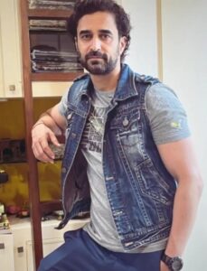 अभिनेता अंकुर रतन का कहना है कि उन्होंने हादसे से कुछ घंटे पहले इलाके को पार किया था
