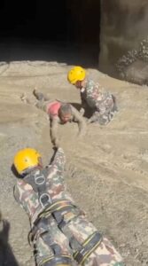 तिब्बत की झील फटने से नेपाल में बाढ़ की आशंका पैदा हो गई है। 320 भारतीयों का पता नहीं चला
