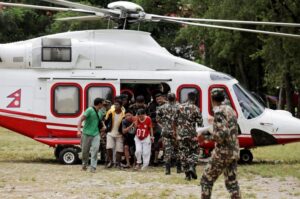 बह गया, दफन हो गया और फंसा हुआ: नेपाल बाढ़ पीड़ितों ने हताश पलायन को याद किया