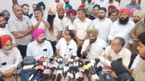 पंजाब सरकार के कर्मचारियों ने आंदोलन तेज किया है। 8 सितंबर को सामूहिक अवकाश की योजना बनाएं