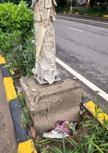 दिल्ली में स्ट्रीट लाइट के खंभे के पास करंट लगने से परिजनों का आरोप