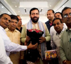 पीएम मोदी के 137वें ‘मन की बात’ कार्यक्रम का लाइव प्रसारण देखते हुए सैनी