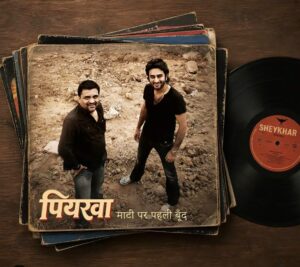 स्वानंद किरकिरे और शेखर रवजियानी अपने पहले इंडिपेंडेंट एल्बम सहयोग के लिए एक साथ आए, जिसका शीर्षक माटी है