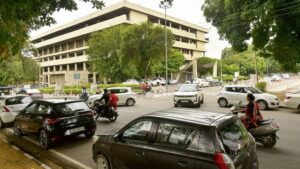 पीयू की छात्रा हॉस्टल के कमरे में फांसी पर लटकी मिली