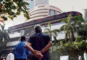 नए बंद नीलामी सत्र के बीच बाजार में 4 दिन की तेजी, सेंसेक्स 210 अंक टूटा
