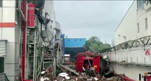 ग्रेटर नोएडा में फैक्ट्री में आग लगने से दीवार गिरने से दो दमकलकर्मियों की मौत, तीन घायल